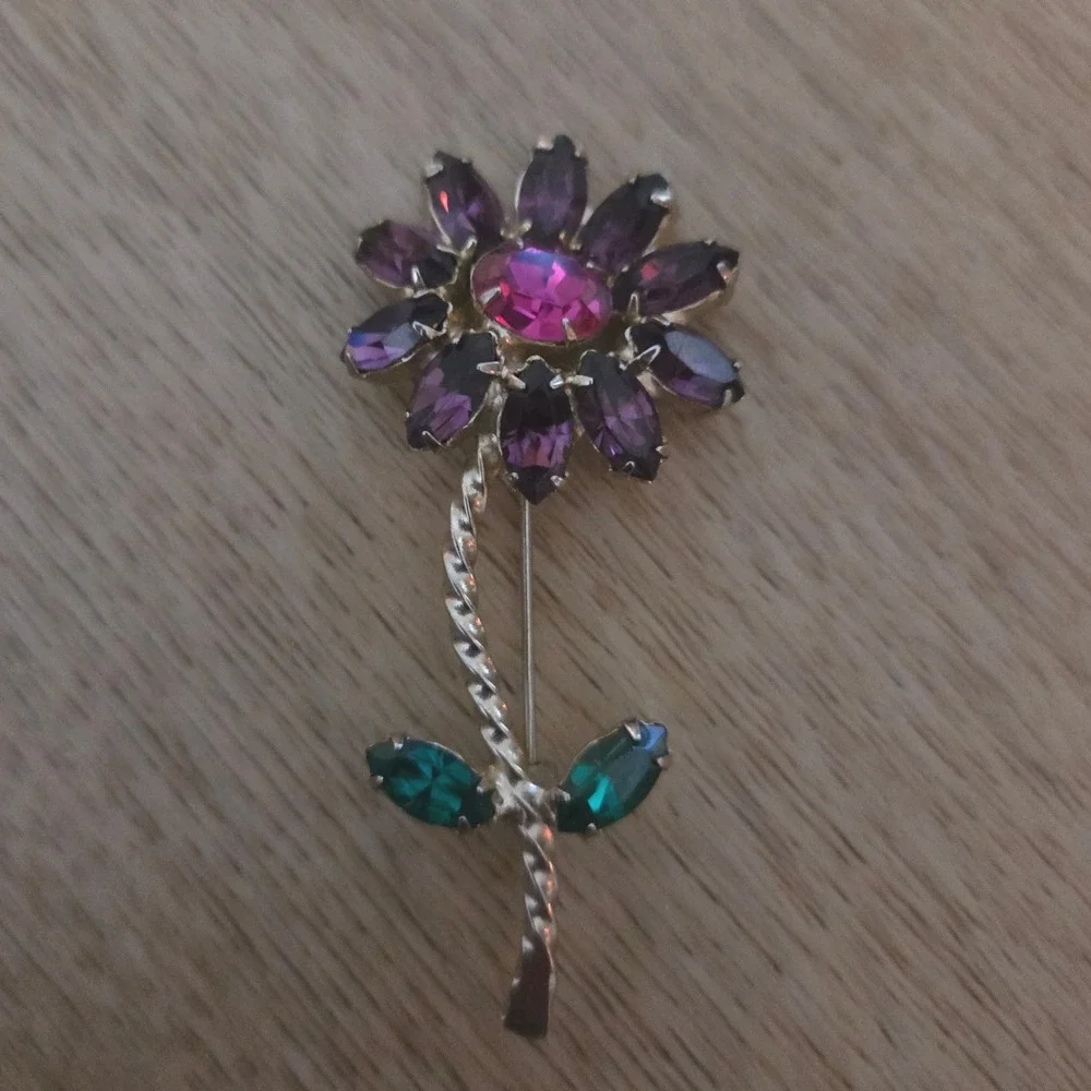 Vintage Purple Rhinestone Flower Brooch Pin Elegant Floral‎ Statement Jewelry